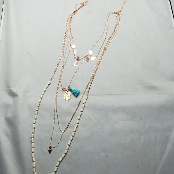 BKE 5 layered necklace rose gold chain- cream color beads - Picture 6 of 8